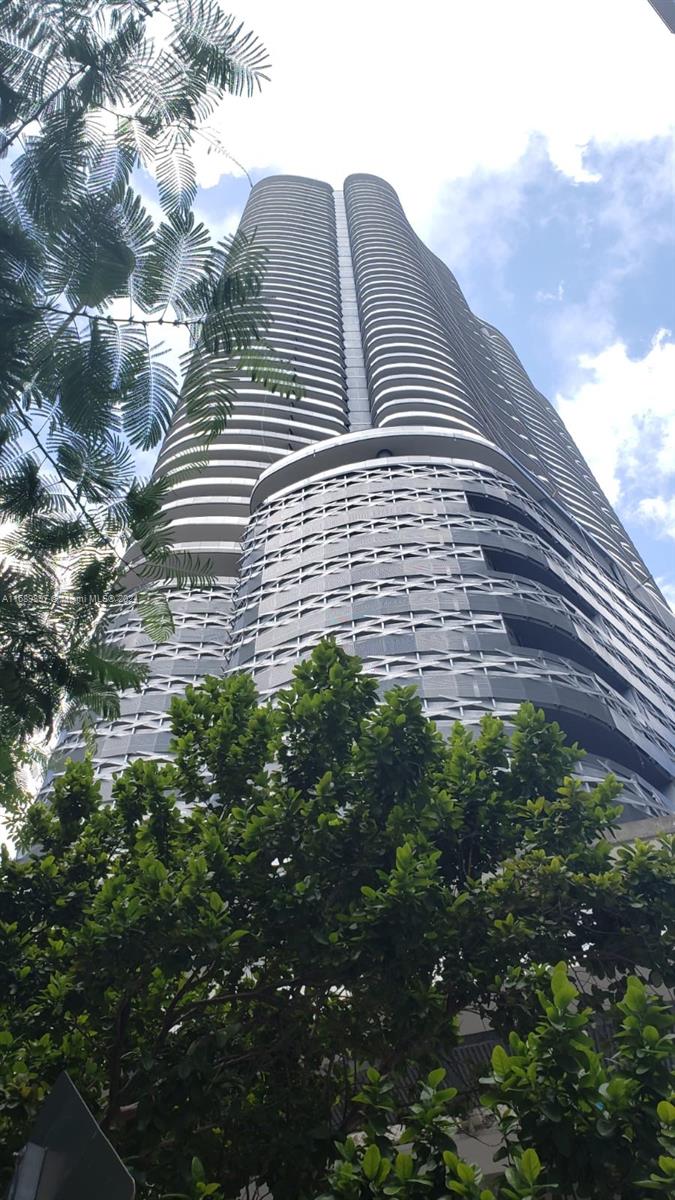 1000 Brickell Plz #3511, Miami FL 33131