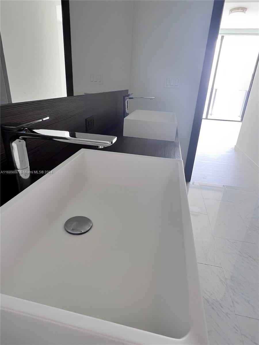 1000 Brickell Plz #3511, Miami FL 33131