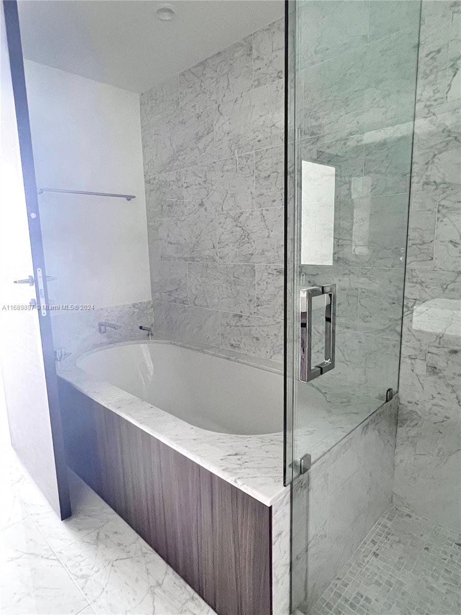 1000 Brickell Plz #3511, Miami FL 33131
