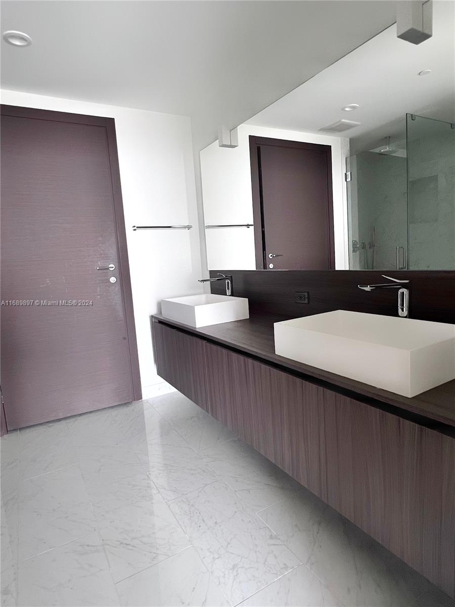 1000 Brickell Plz #3511, Miami FL 33131