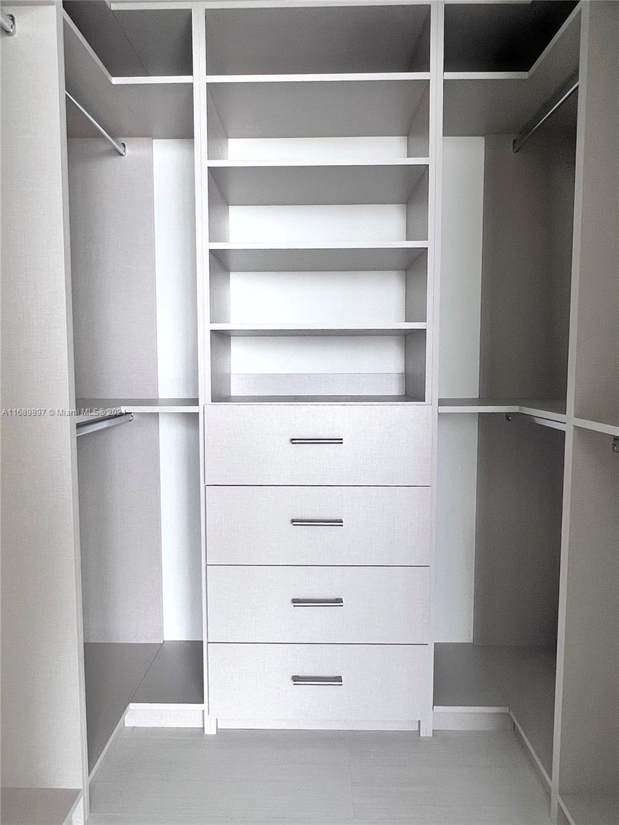 1000 Brickell Plz #3511, Miami FL 33131