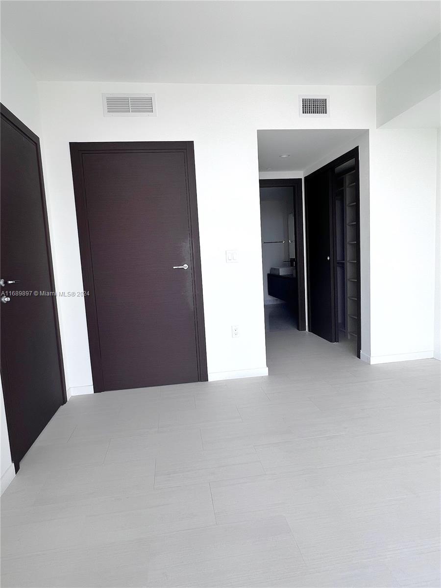 1000 Brickell Plz #3511, Miami FL 33131