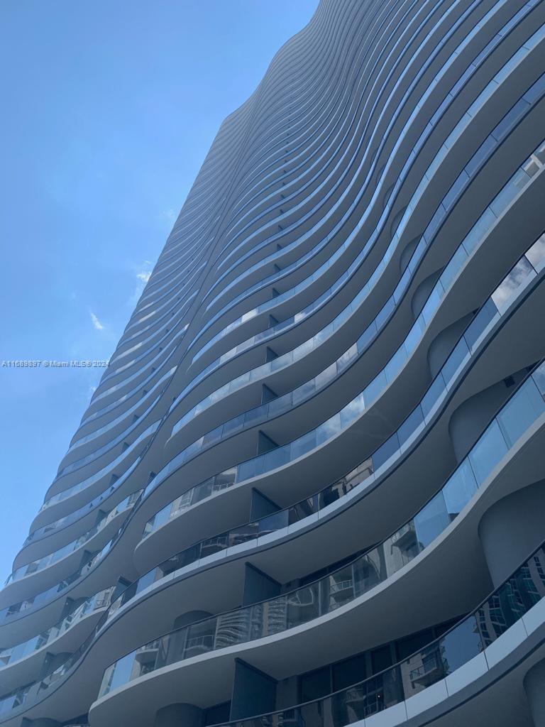 1000 Brickell Plz #3511, Miami FL 33131