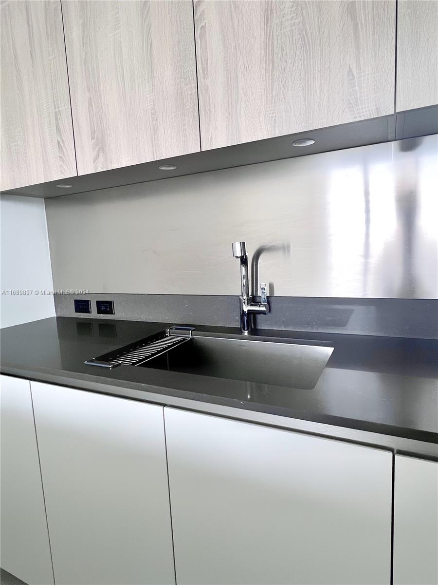 1000 Brickell Plz #3511, Miami FL 33131