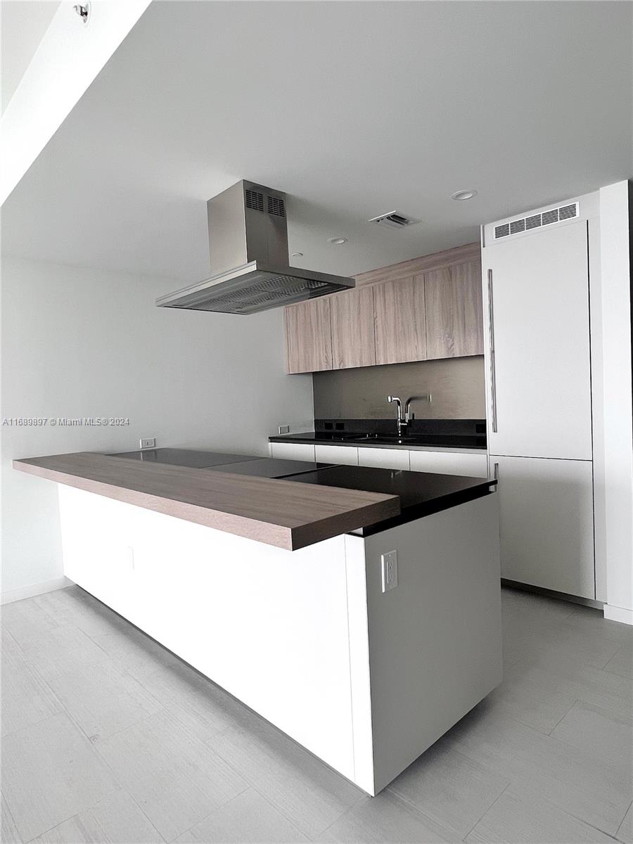 1000 Brickell Plz #3511, Miami FL 33131