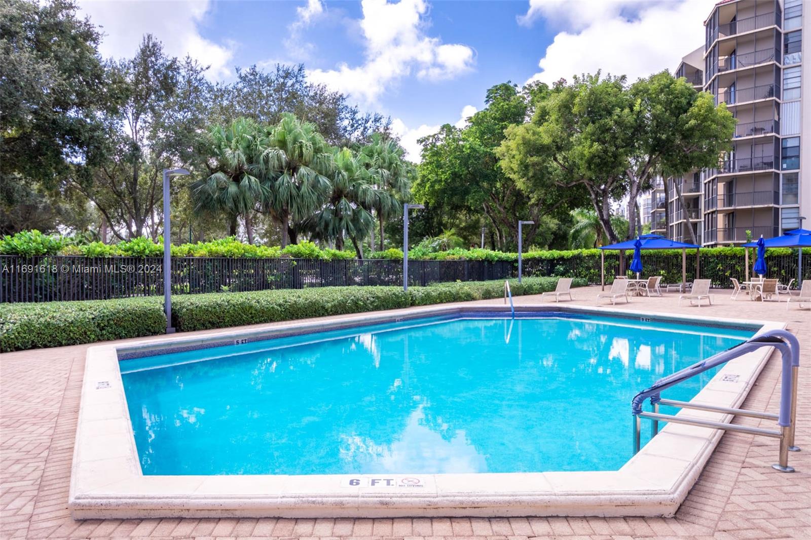 3301 N Country Club Dr #410, Aventura, Florida image 13