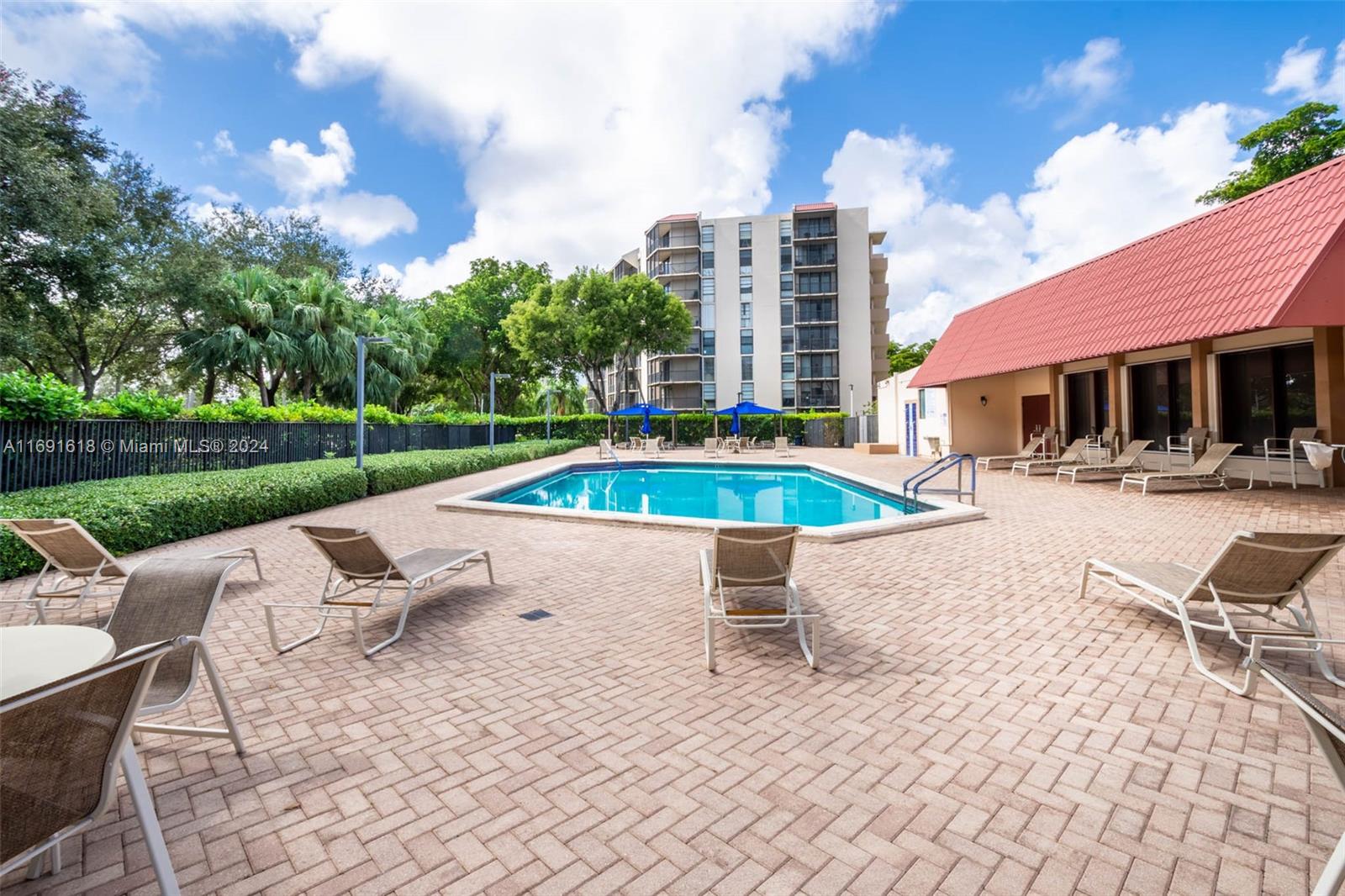 3301 N Country Club Dr #410, Aventura, Florida image 14