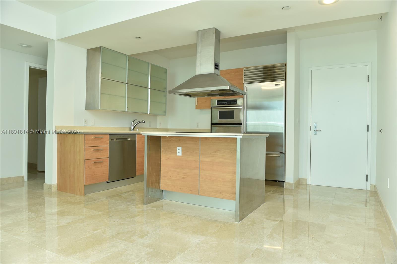 218 SE 14th St #1703, Miami FL 33131
