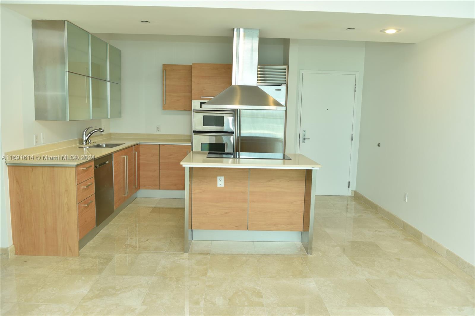 218 SE 14th St #1703, Miami FL 33131