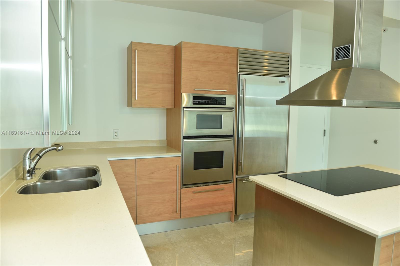 218 SE 14th St #1703, Miami FL 33131