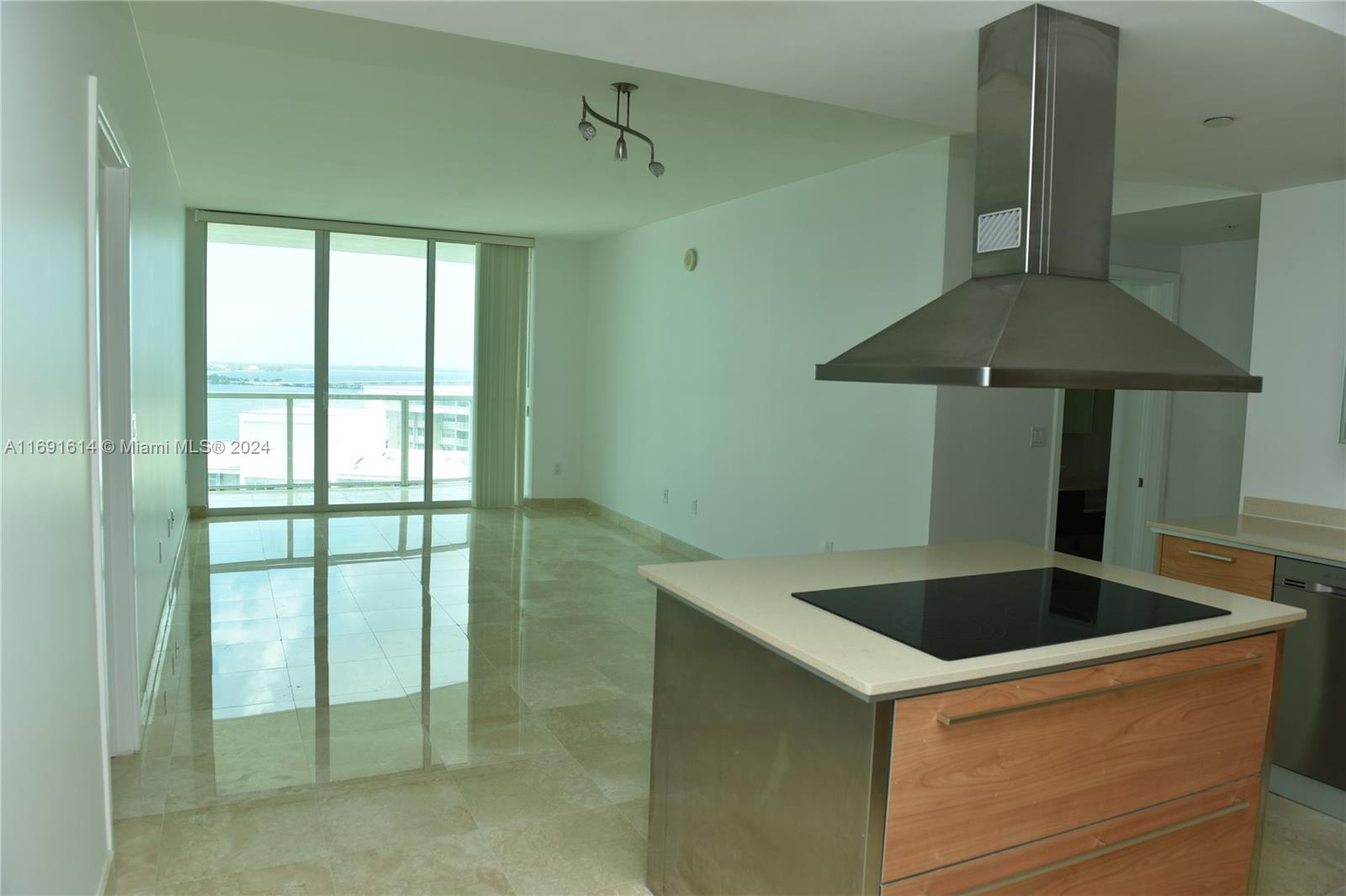 218 SE 14th St #1703, Miami FL 33131