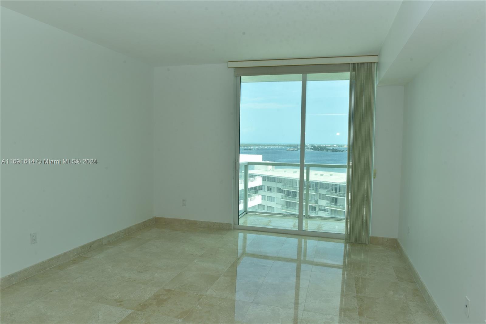 218 SE 14th St #1703, Miami FL 33131