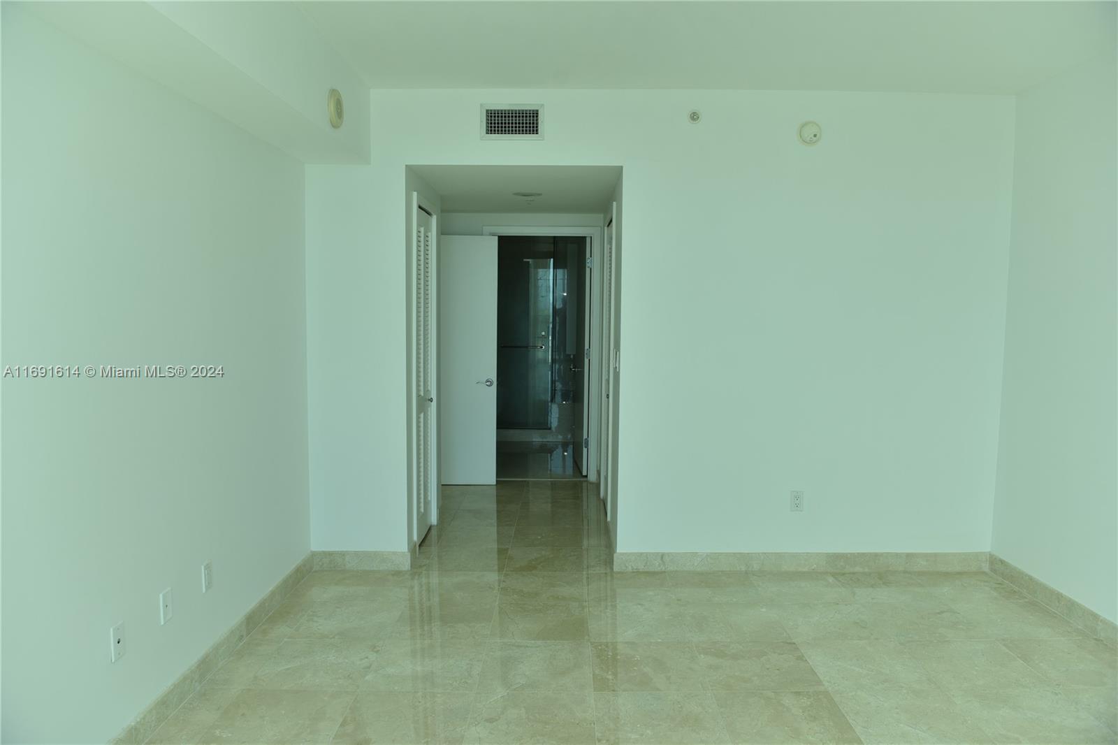 218 SE 14th St #1703, Miami FL 33131