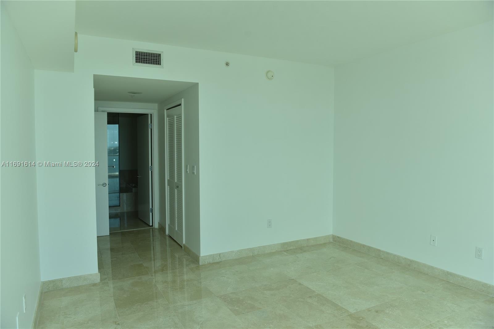218 SE 14th St #1703, Miami FL 33131
