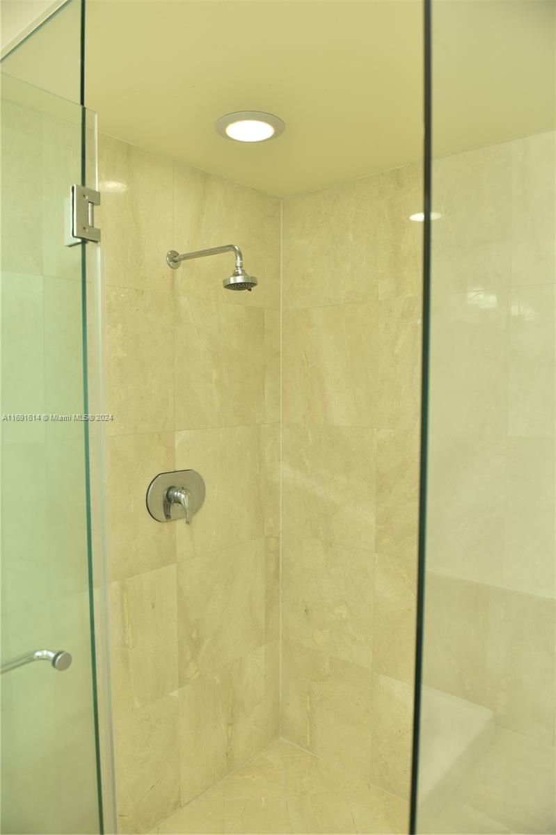 218 SE 14th St #1703, Miami FL 33131