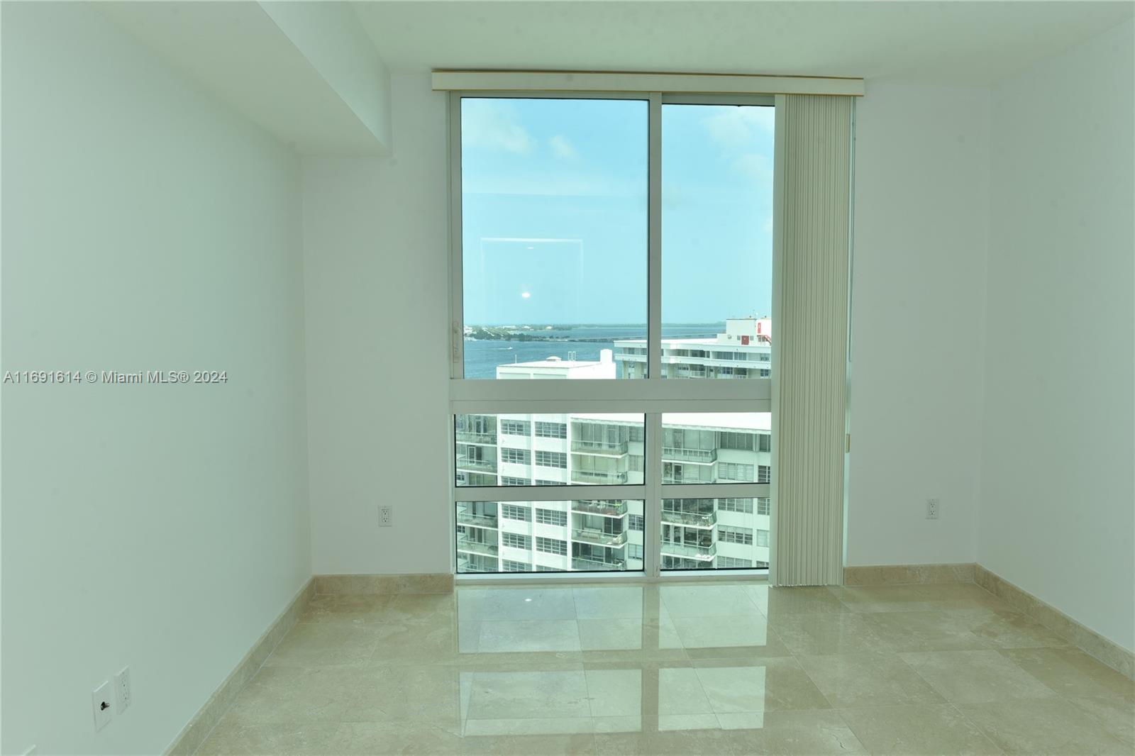 218 SE 14th St #1703, Miami FL 33131