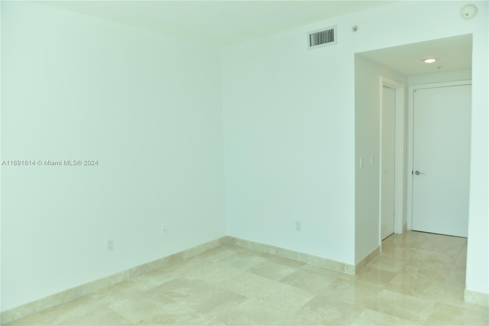 218 SE 14th St #1703, Miami FL 33131