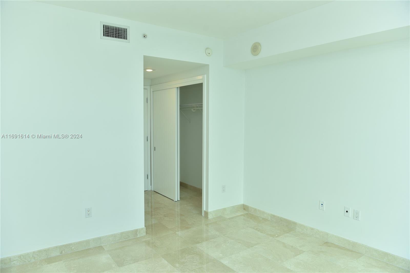 218 SE 14th St #1703, Miami FL 33131