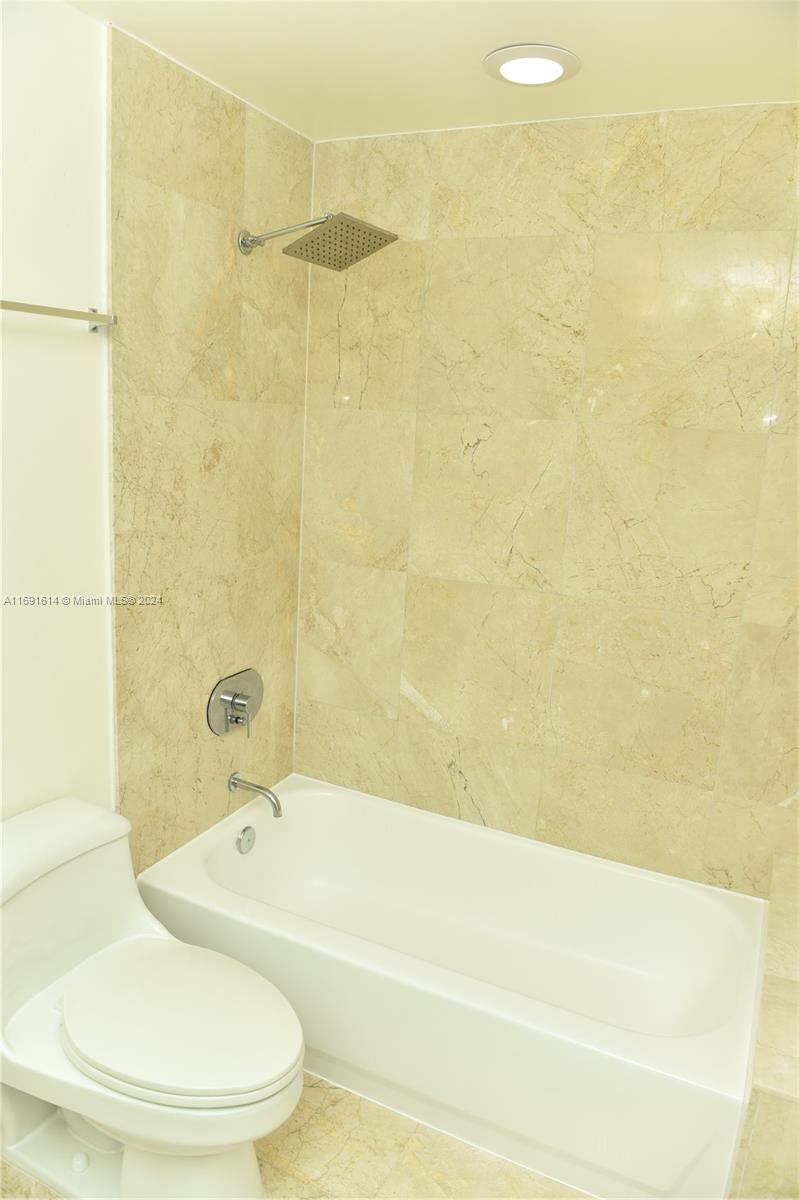 218 SE 14th St #1703, Miami FL 33131