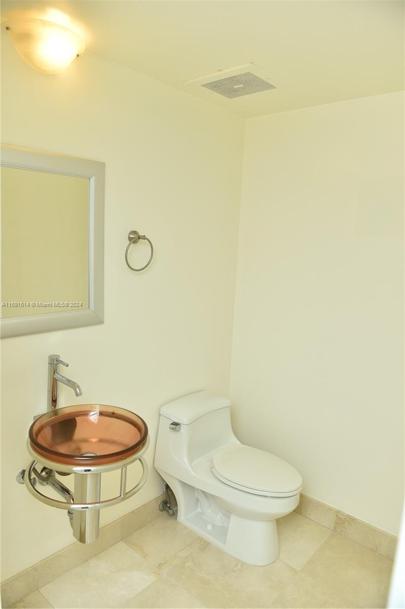 218 SE 14th St #1703, Miami FL 33131