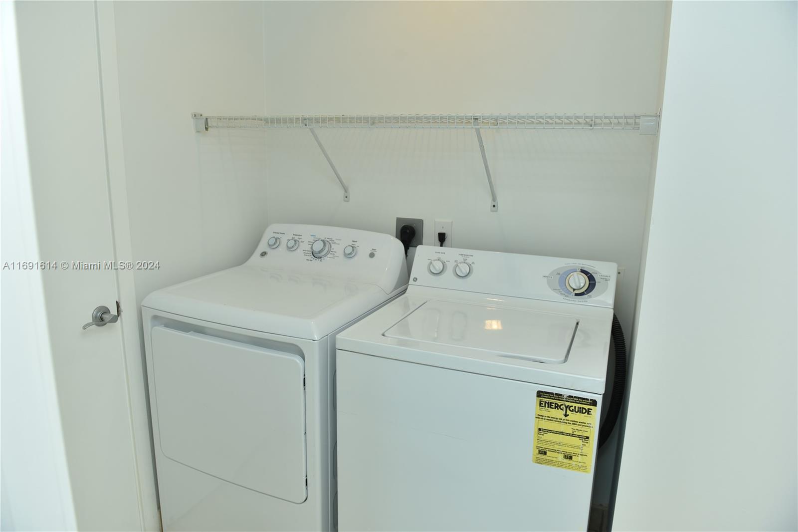 218 SE 14th St #1703, Miami FL 33131