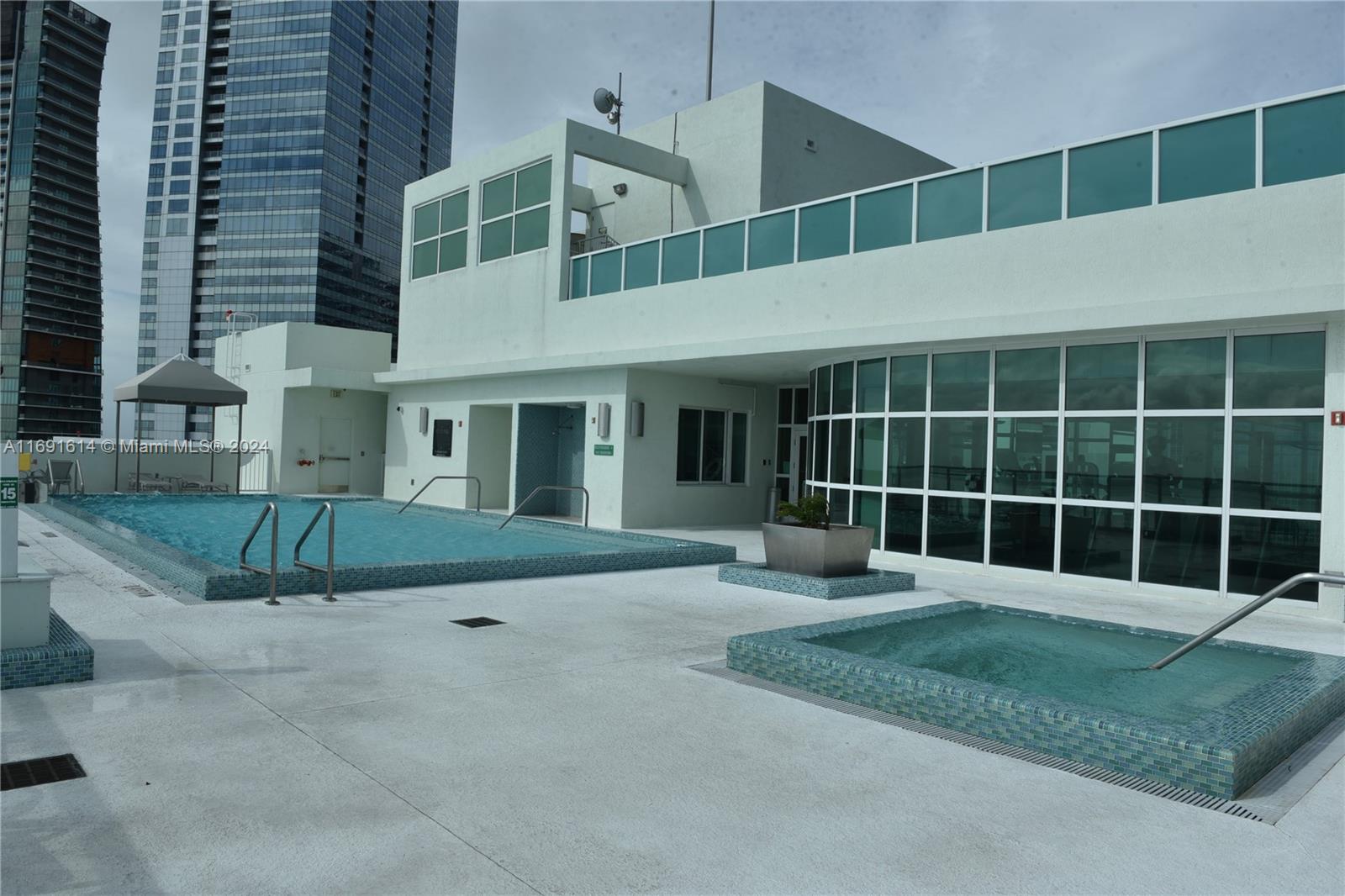 218 SE 14th St #1703, Miami FL 33131