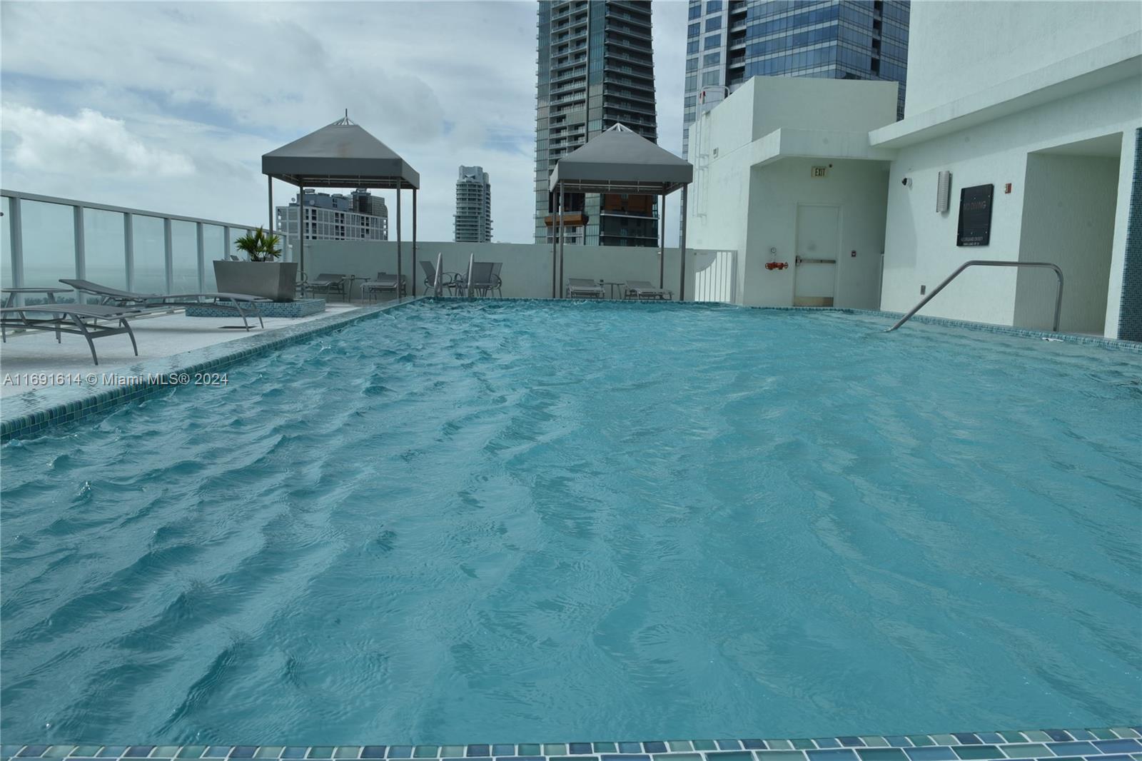 218 SE 14th St #1703, Miami FL 33131