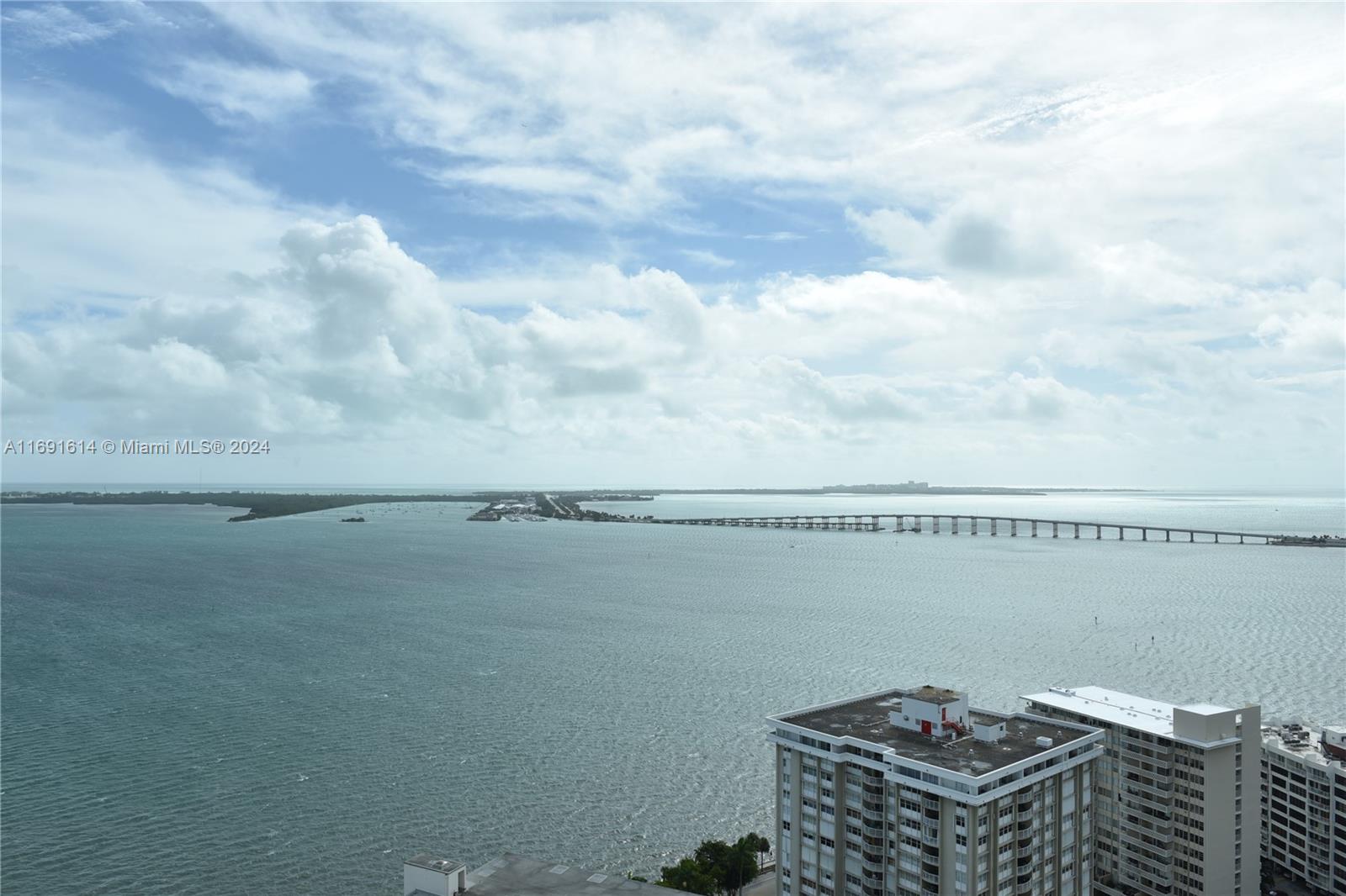 218 SE 14th St #1703, Miami FL 33131