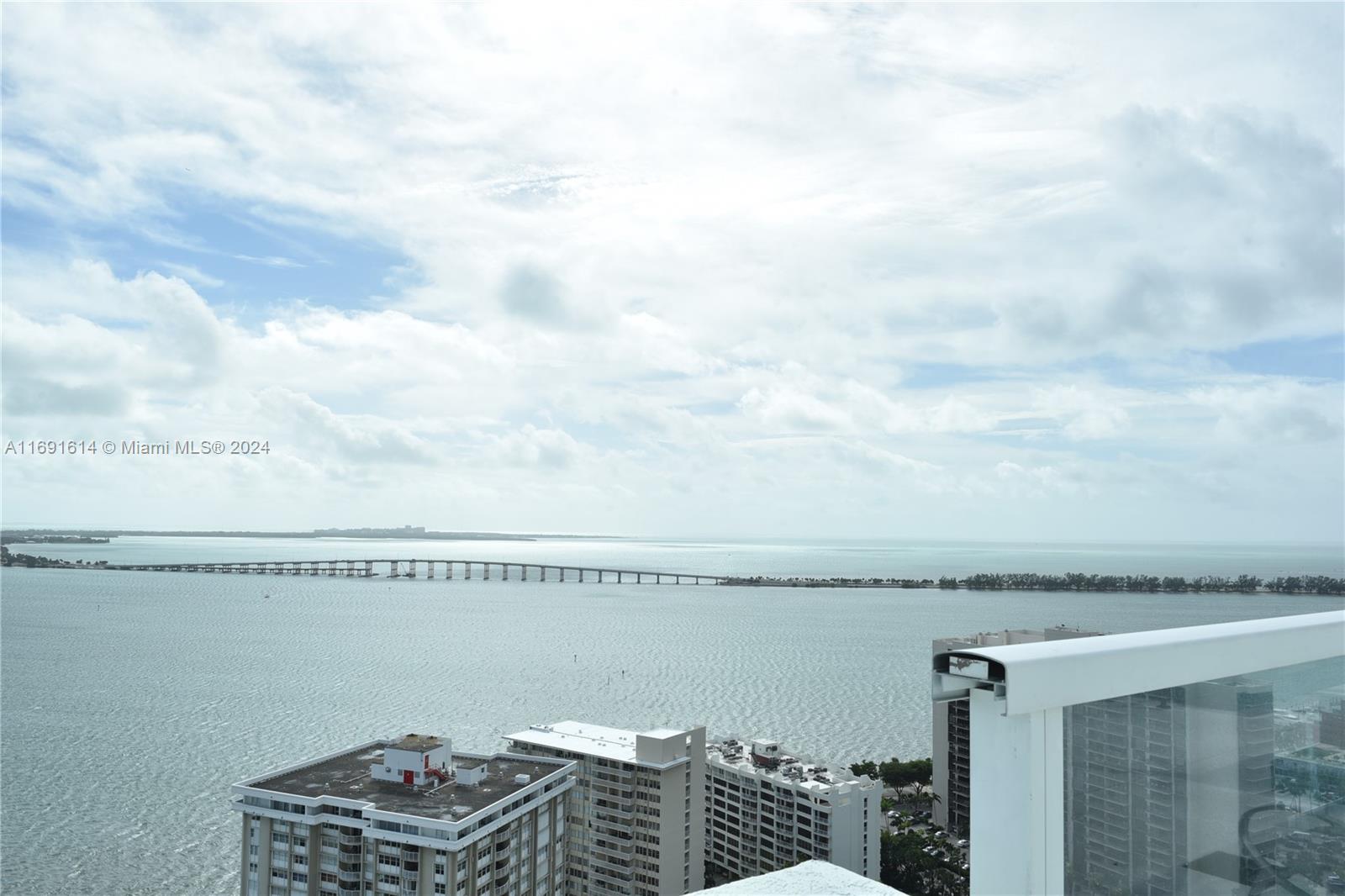218 SE 14th St #1703, Miami FL 33131