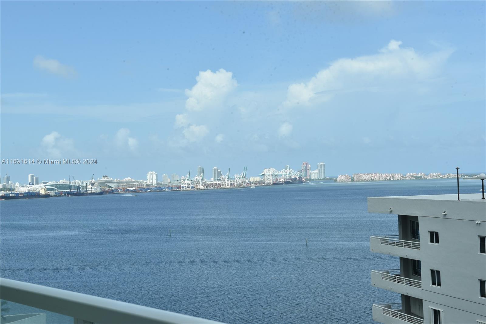 218 SE 14th St #1703, Miami FL 33131