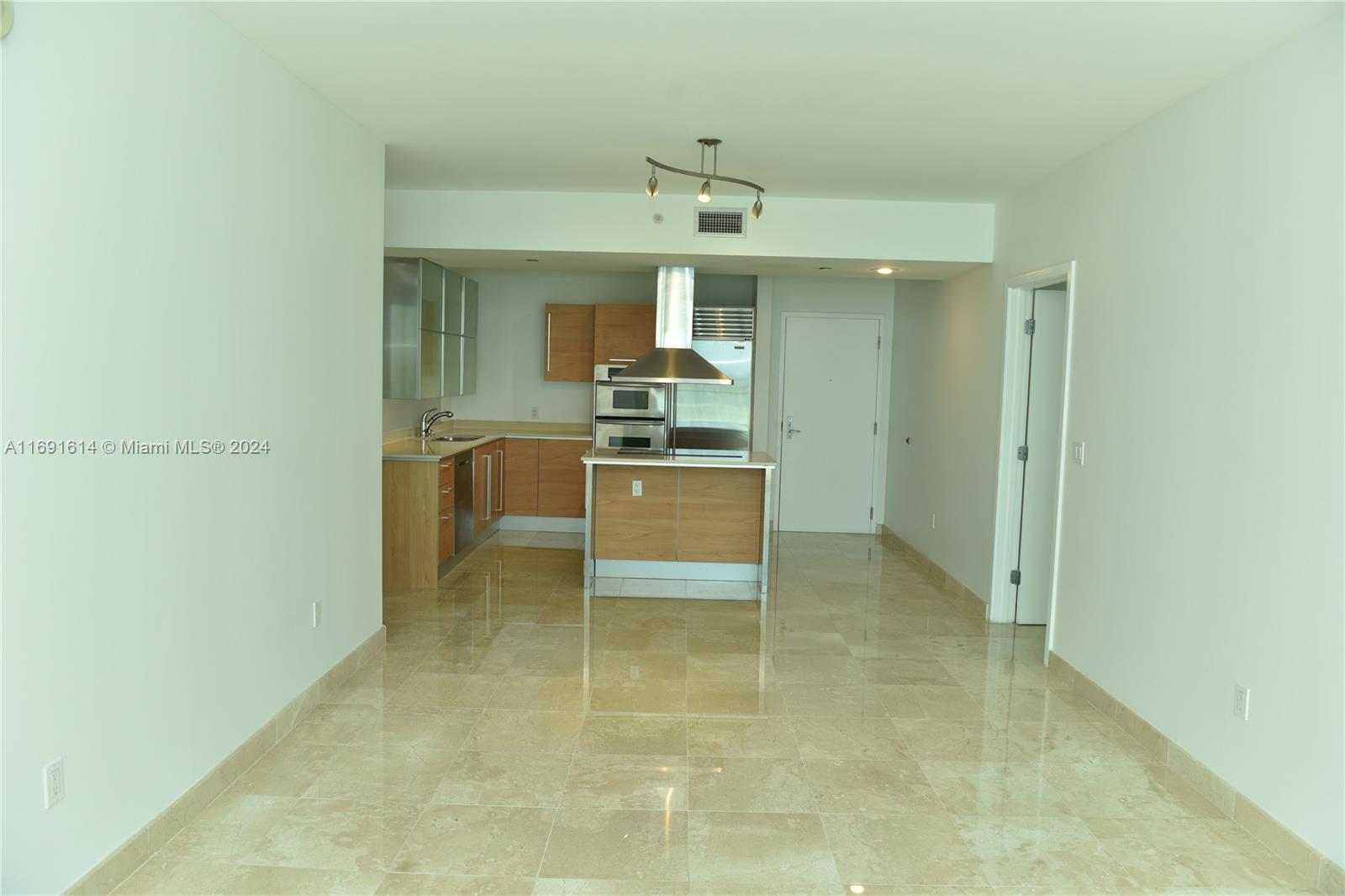218 SE 14th St #1703, Miami FL 33131