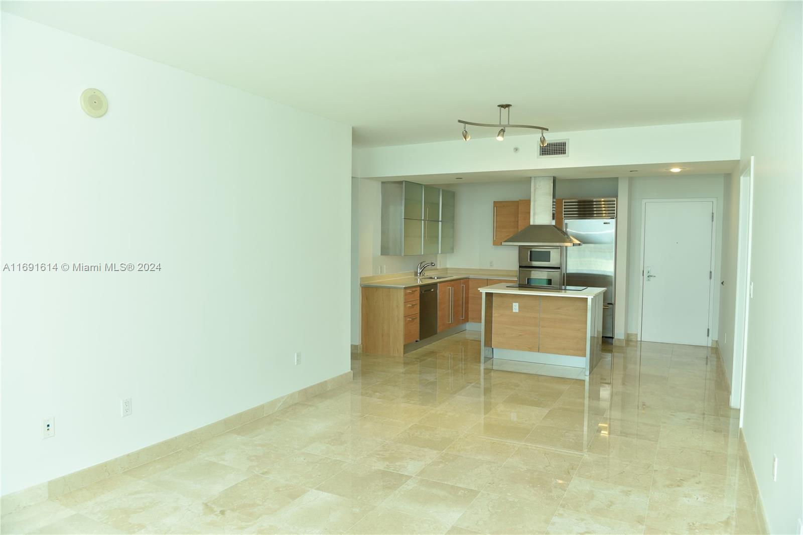 218 SE 14th St #1703, Miami FL 33131