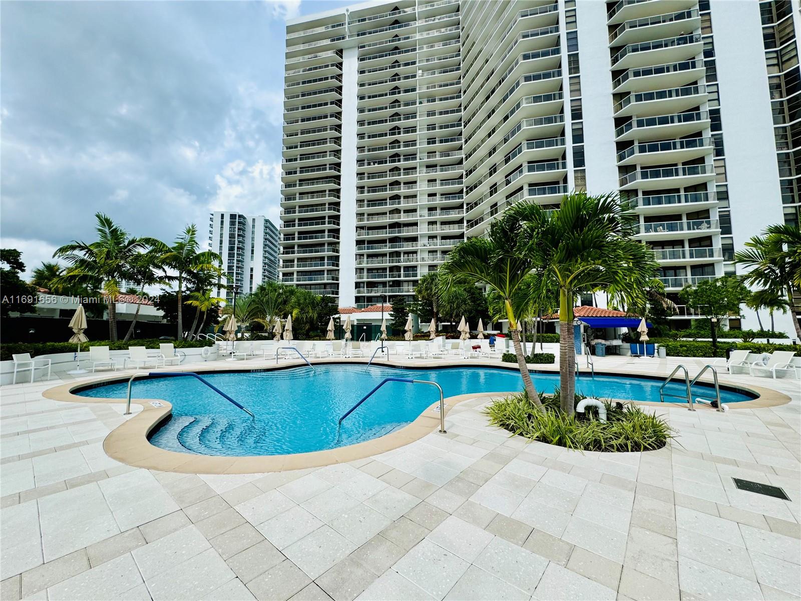 20281 E Country Club Dr #909, Aventura, Florida image 29