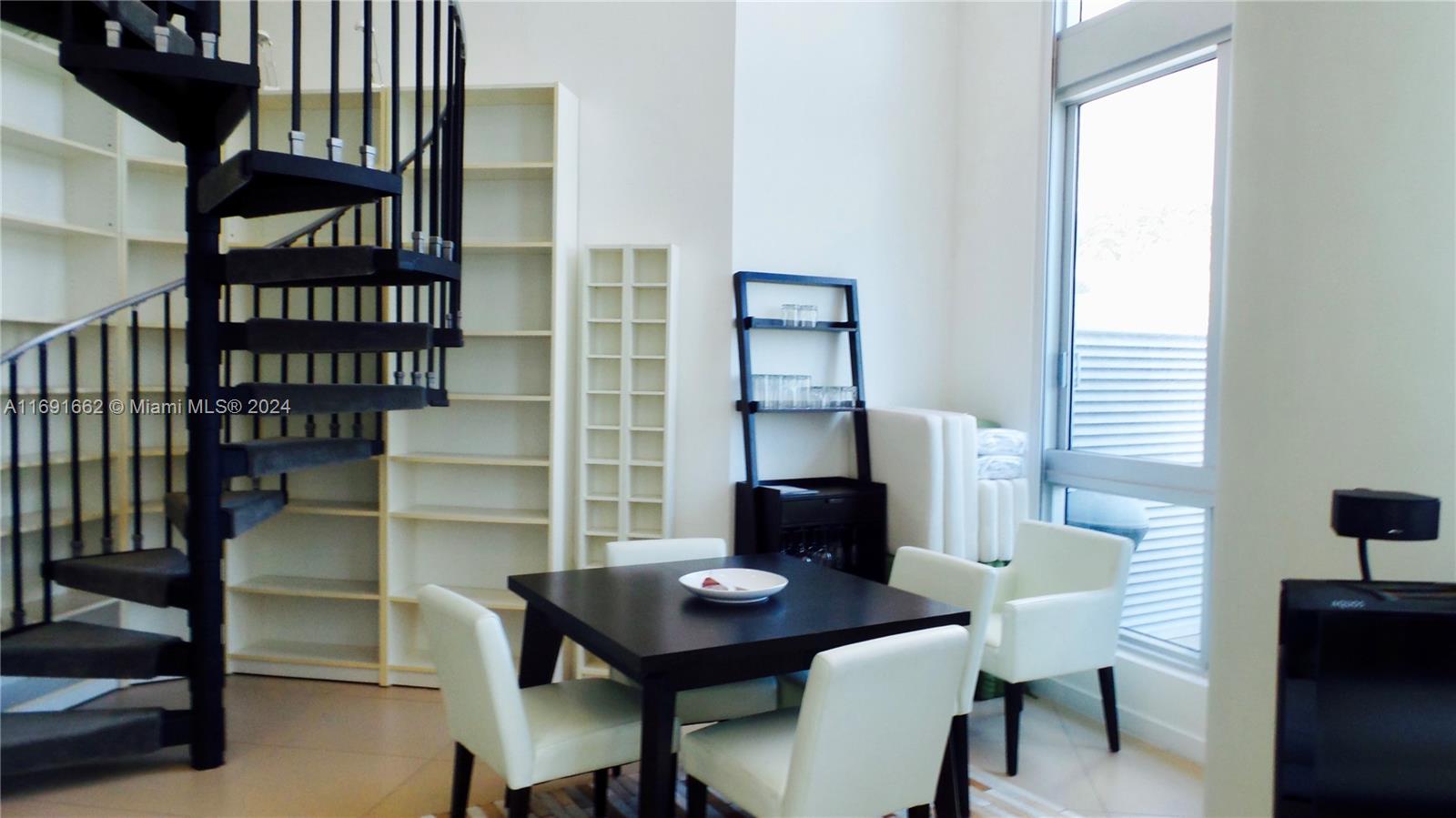 300 S Biscayne Blvd #Loft 818, Miami FL 33131