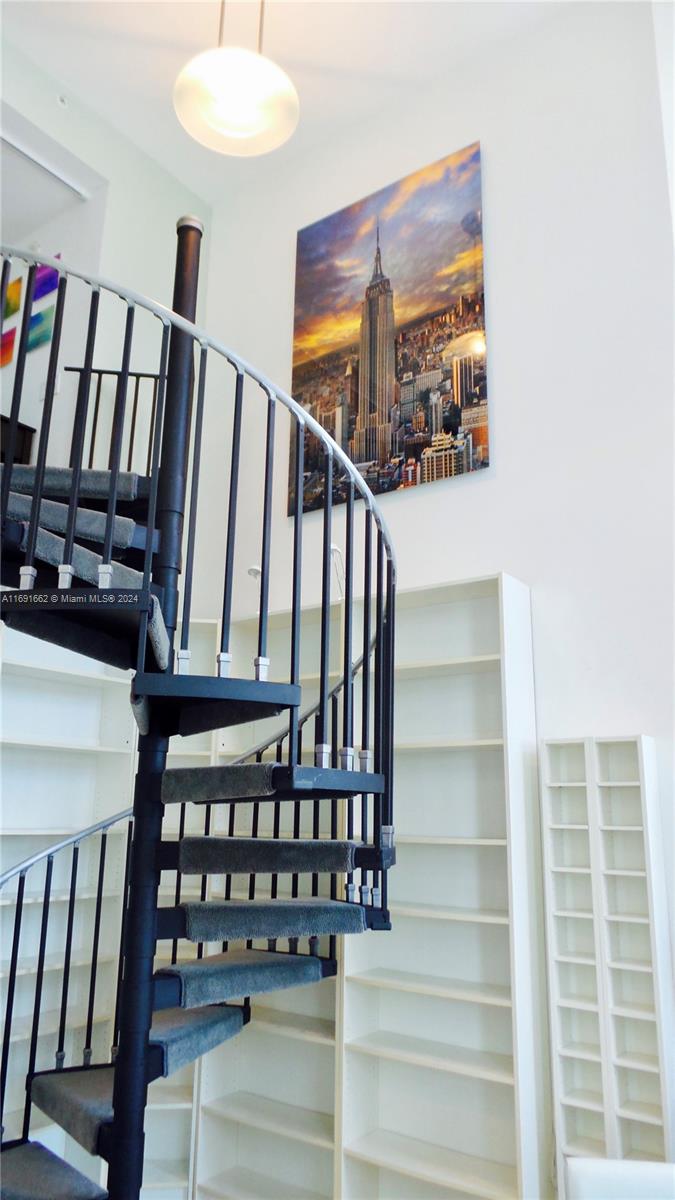 300 S Biscayne Blvd #Loft 818, Miami FL 33131