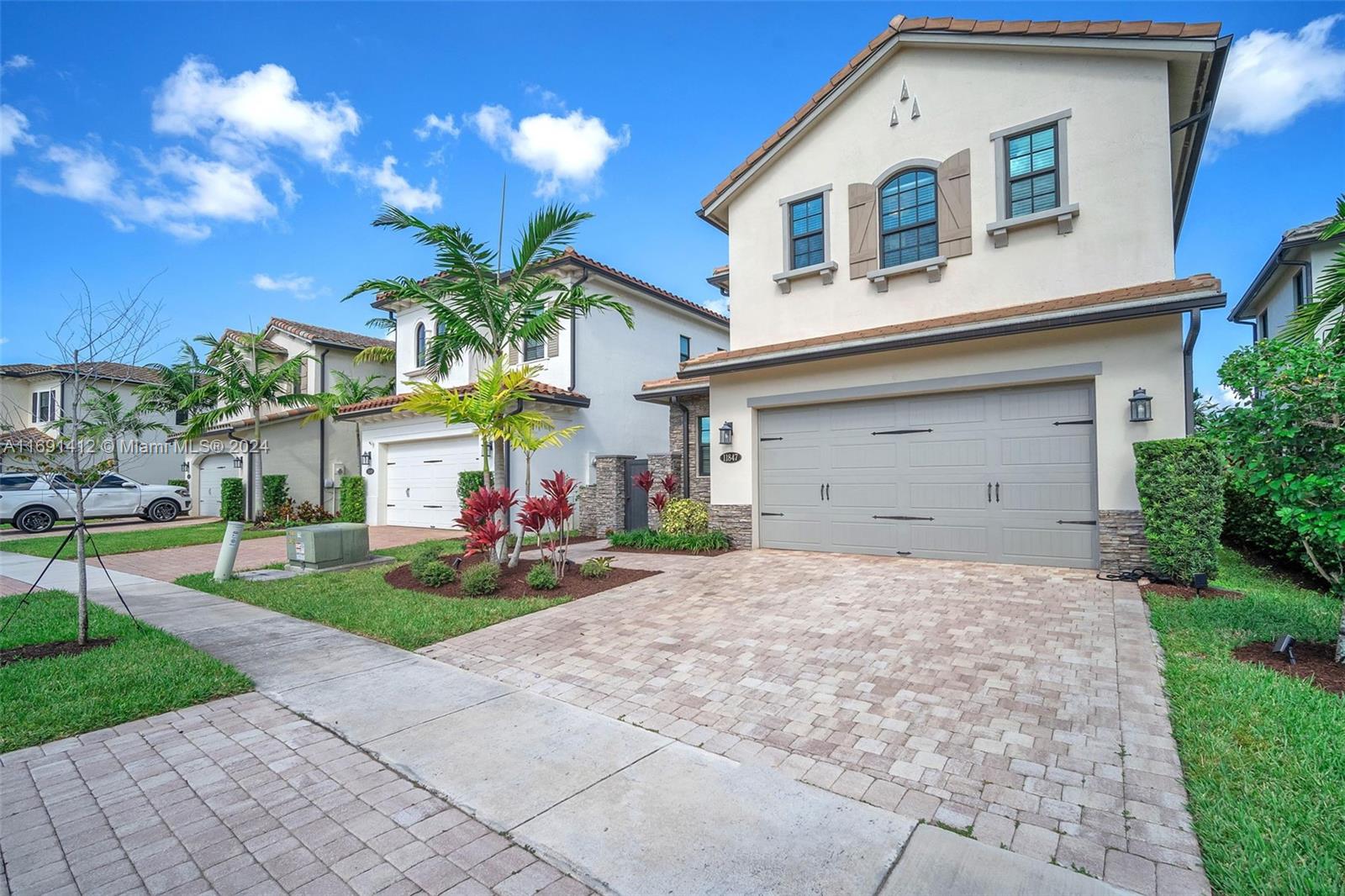 11847 SW 13th Ct, Pembroke Pines, Florida image 2