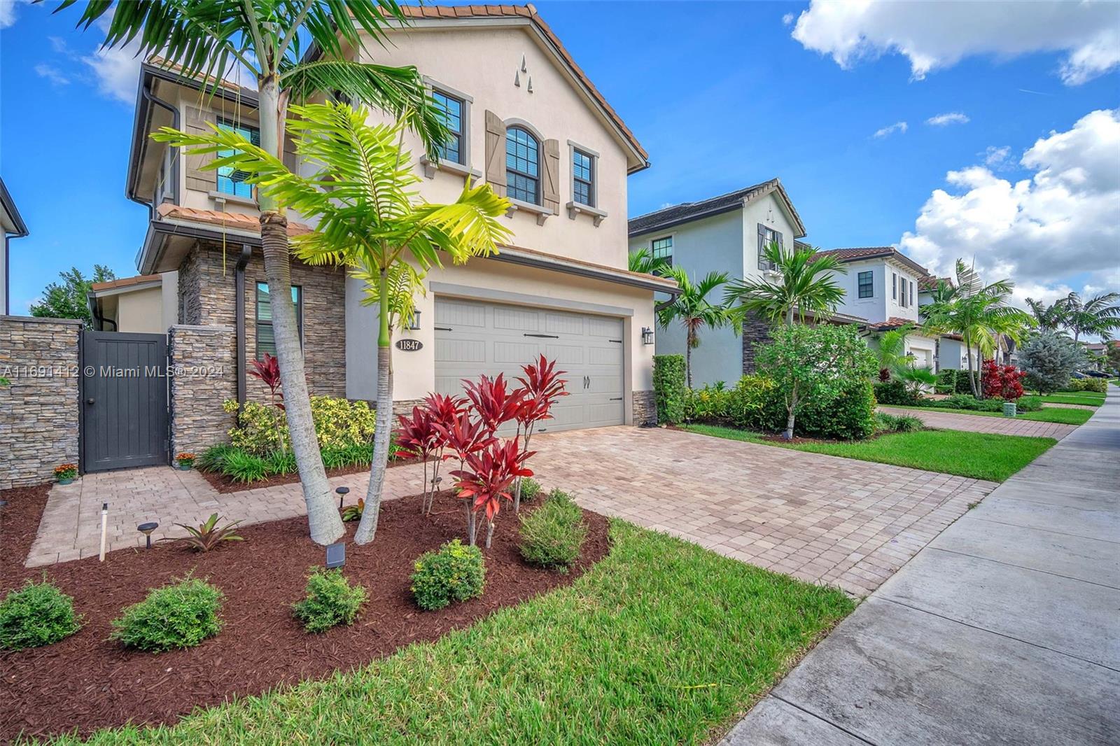 11847 SW 13th Ct, Pembroke Pines, Florida image 3