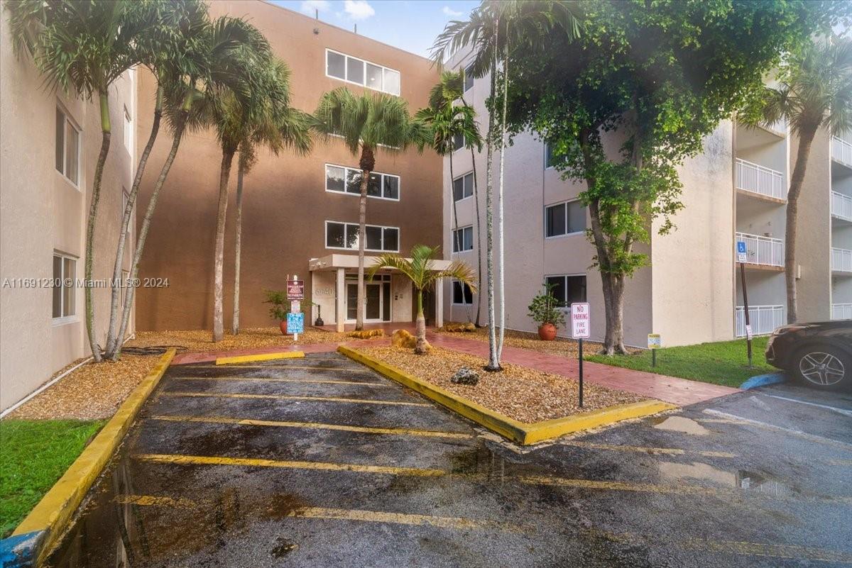 6940 Miami Gardens Dr #1-519, Hialeah, Florida image 2