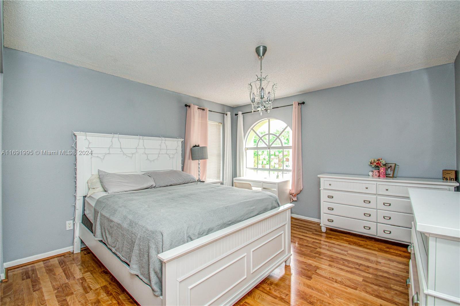 Listing Photo 10