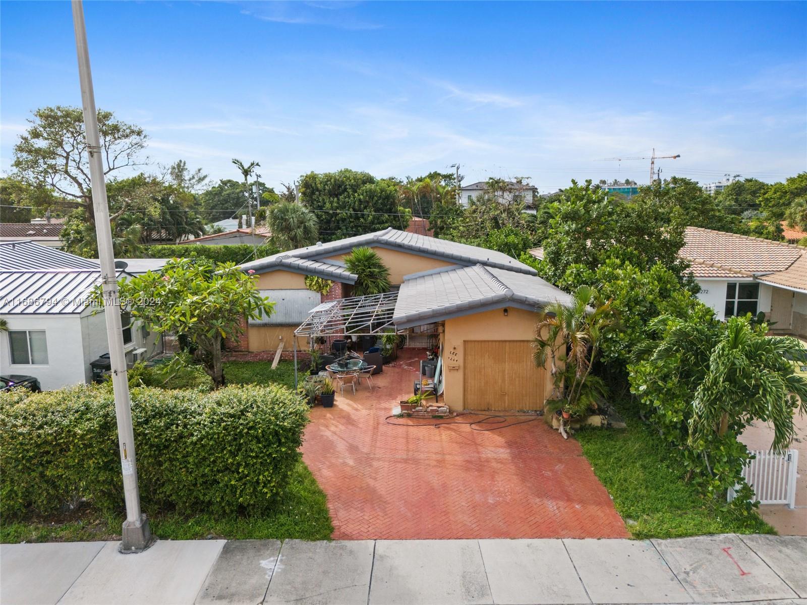 Residential, Surfside, Florida image 8