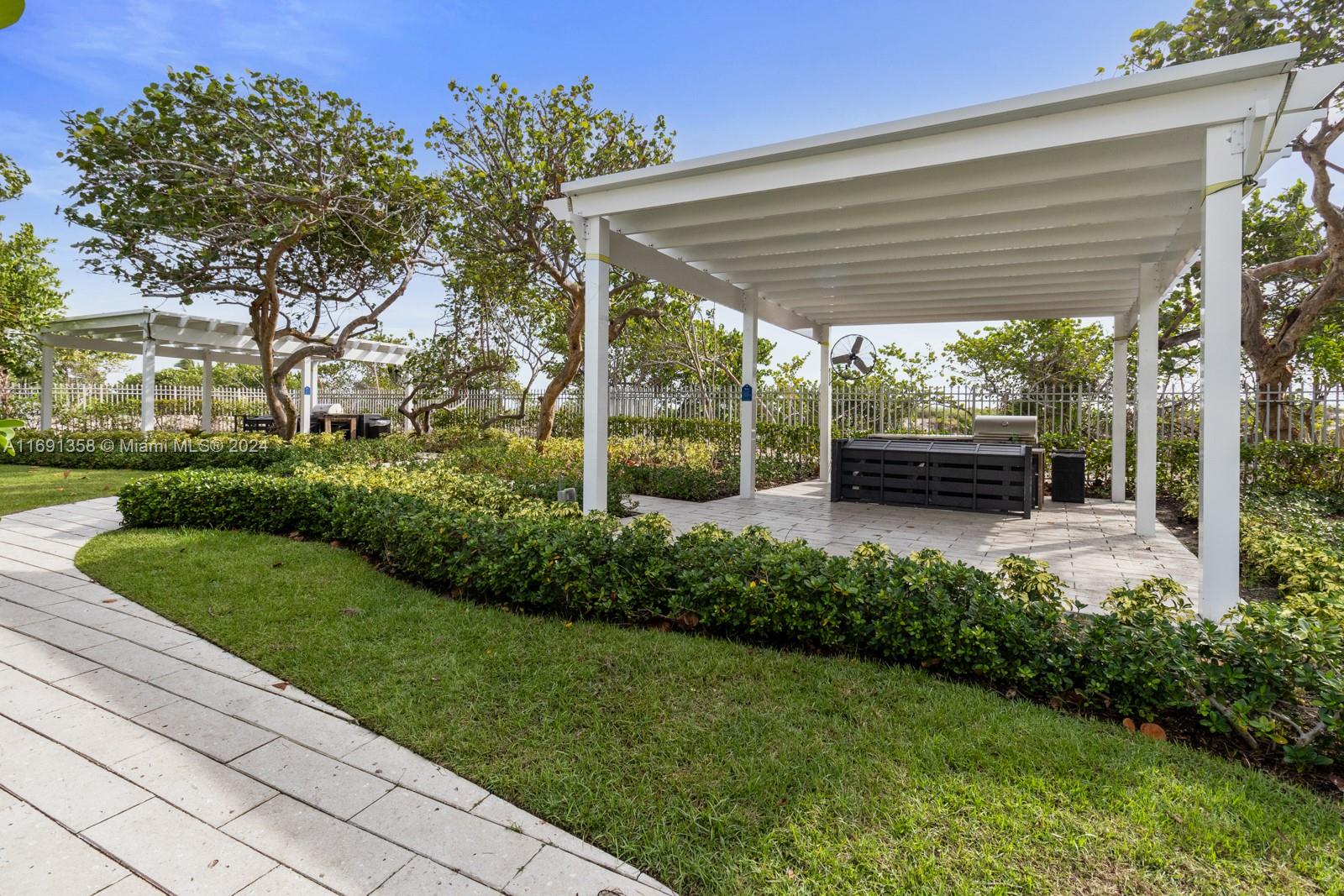199 Ocean Lane Dr #811, Key Biscayne FL 33149