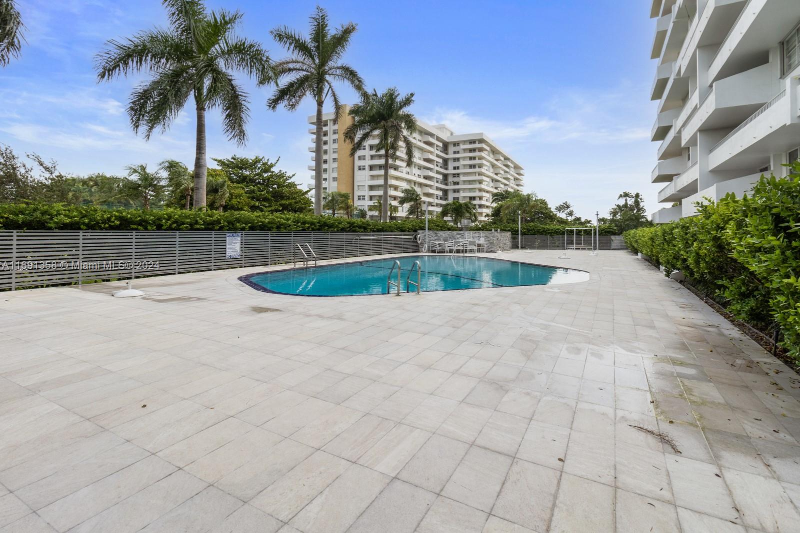 199 Ocean Lane Dr #811, Key Biscayne FL 33149