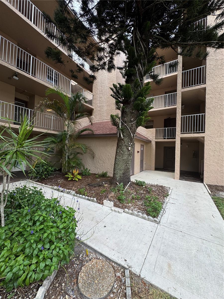 9410 Live Oak Pl #306, Davie, Florida image 4