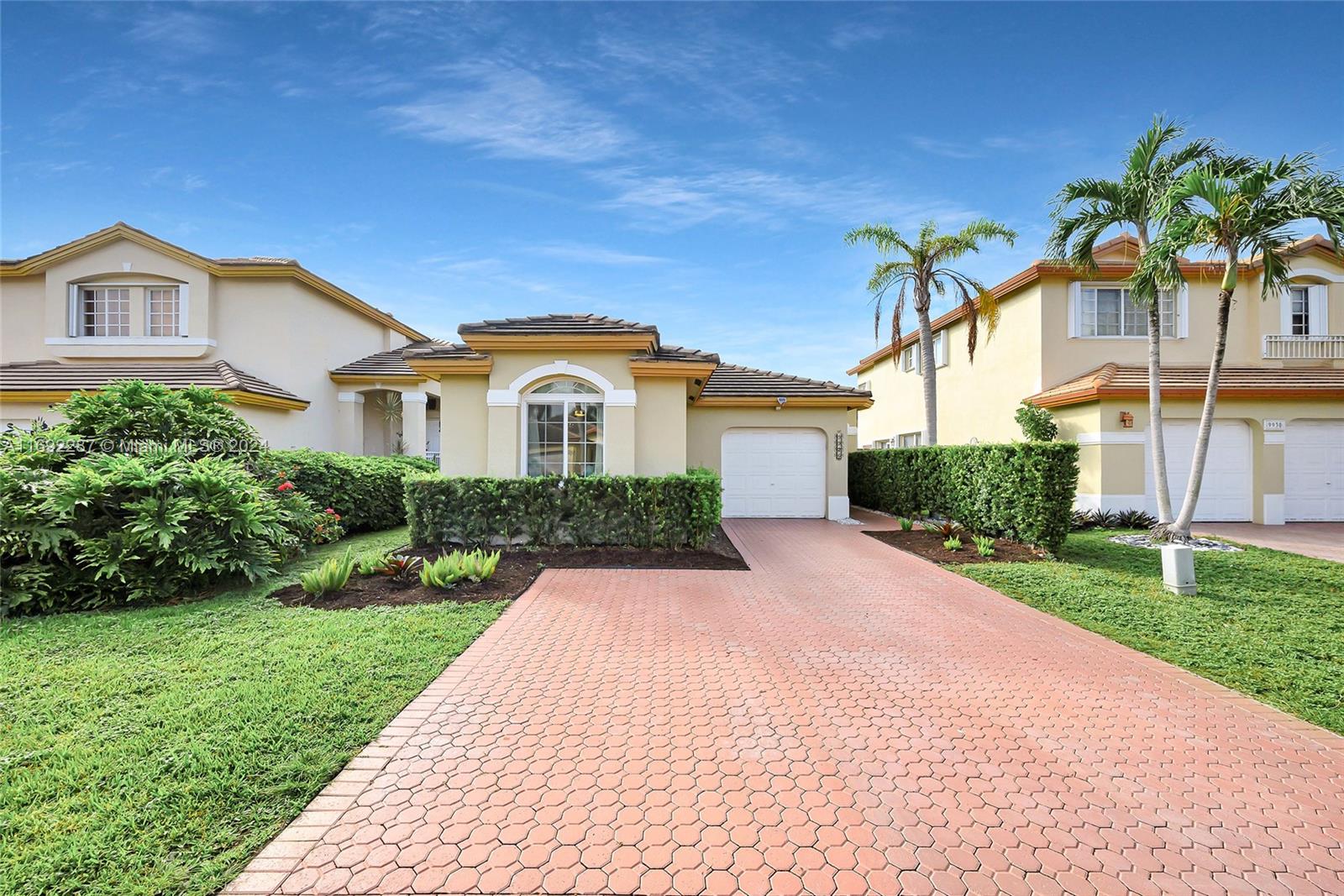 9926 NW 30th St, Doral, Florida image 2