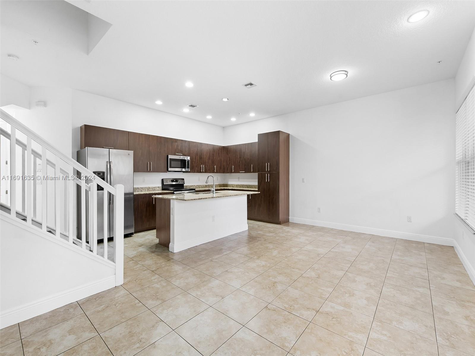 1732 NW 124th Pl, Pembroke Pines, Florida image 3