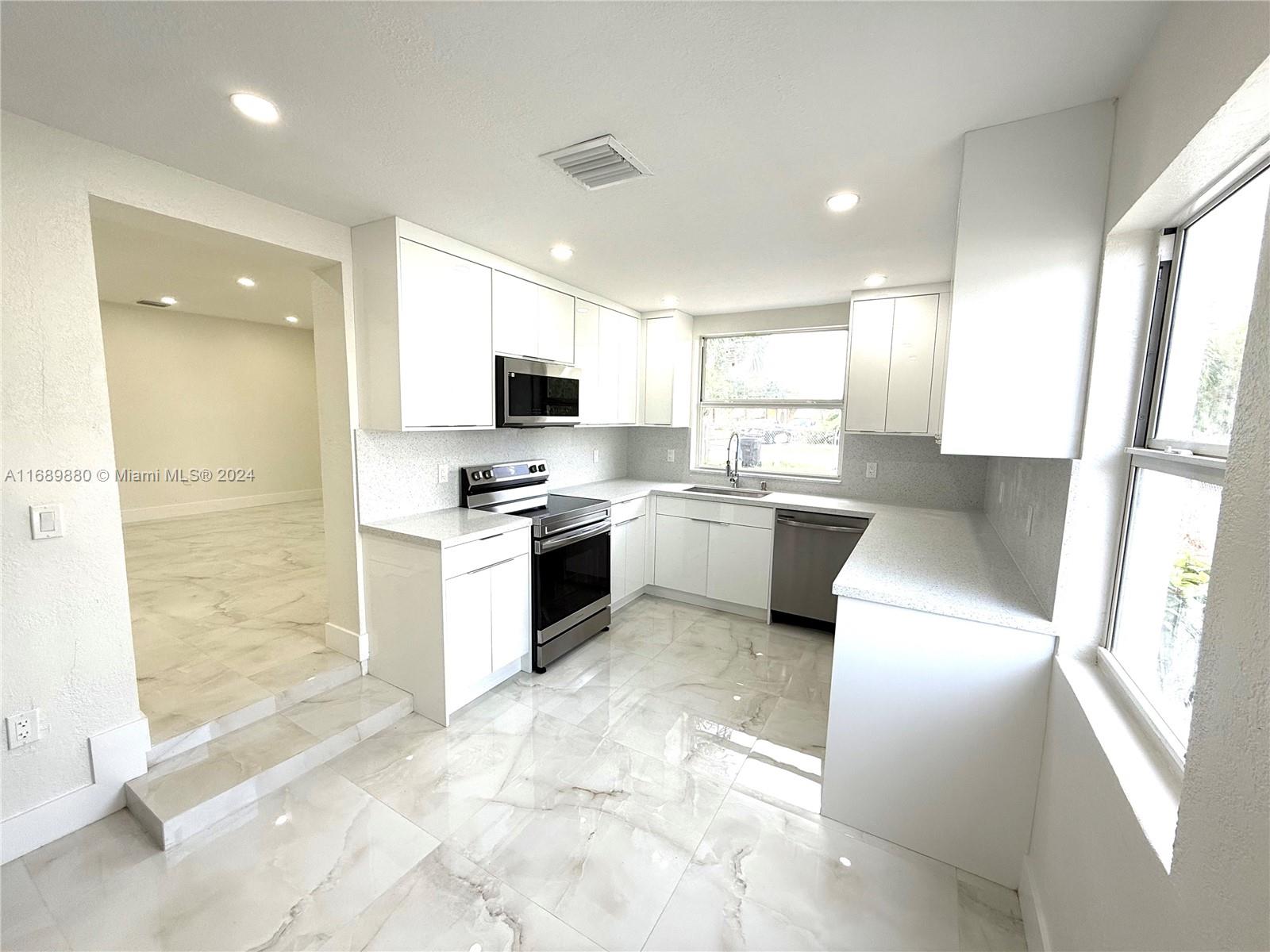 1304 NW 19th Ave, Fort Lauderdale, Florida image 37