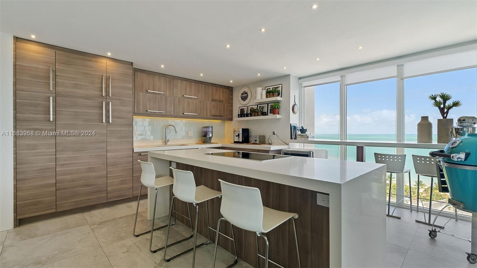 881 Ocean Dr #8A, Key Biscayne FL 33149