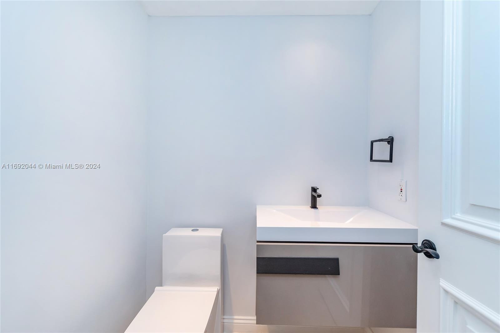 791 Crandon Blvd #507, Key Biscayne FL 33149