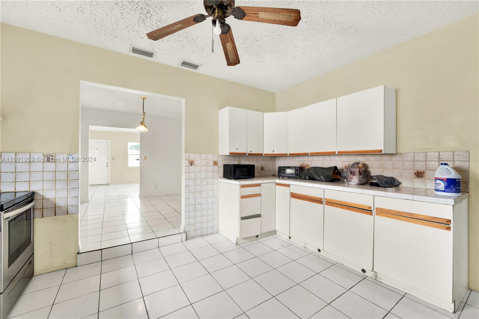 Residential, Hollywood, Florida image 9