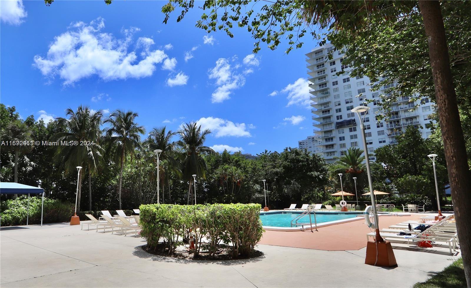 2801 NE 183rd St #216W, Aventura, Florida image 31